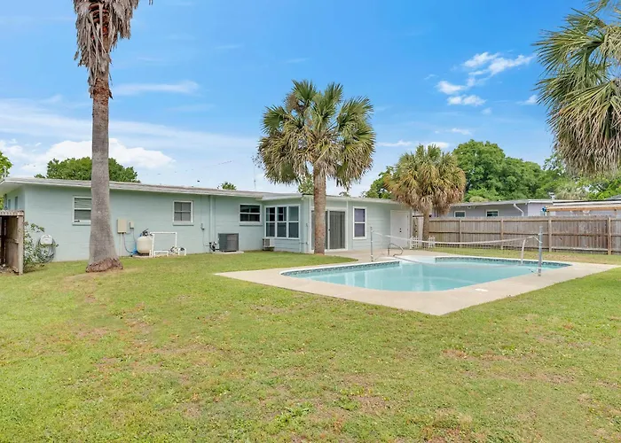 Holiday home Family Getaway W-pool Park & Near Beaches *