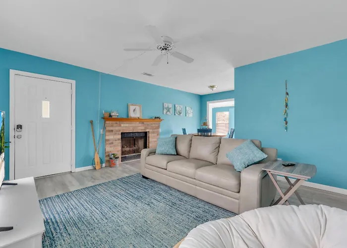 Holiday home Family Getaway W-pool Park & Near Beaches *