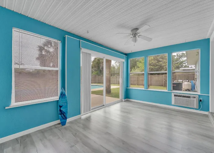 Family Getaway W-pool Park & Near Beaches Holiday home