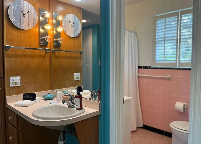 Holiday home Family Getaway W-pool Park & Near Beaches