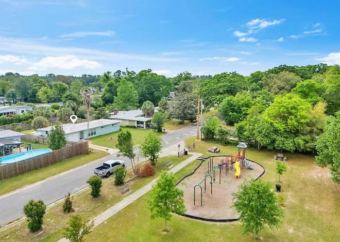 Holiday home Family Getaway W-pool Park & Near Beaches *
