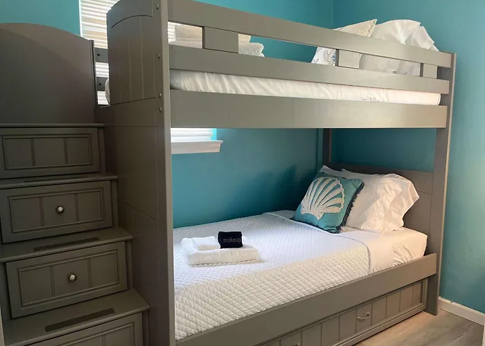 Holiday home Family Getaway W-pool Park & Near Beaches